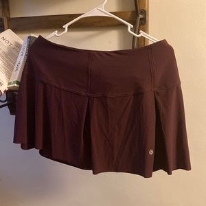 cute lululemon maroon pleated skirt with shorts under sz 10